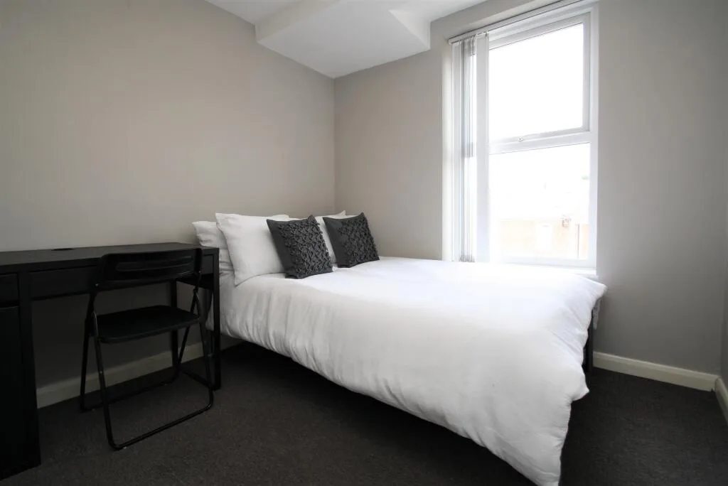 6 bedroom terraced house for rent