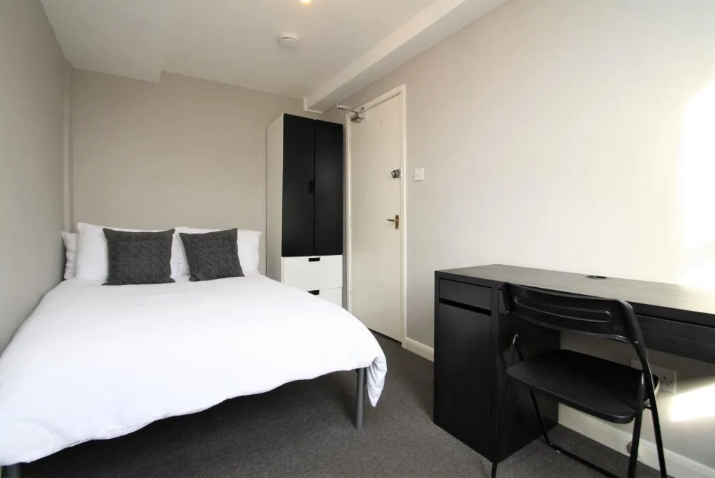 6 bedroom terraced house for rent