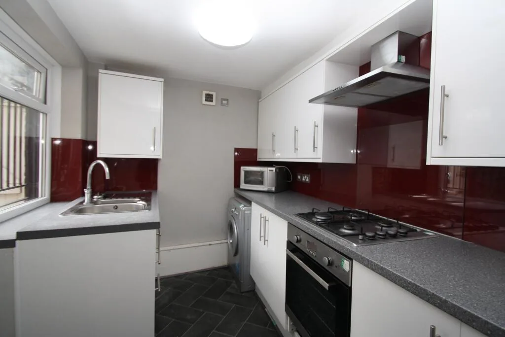 6 bedroom terraced house for rent
