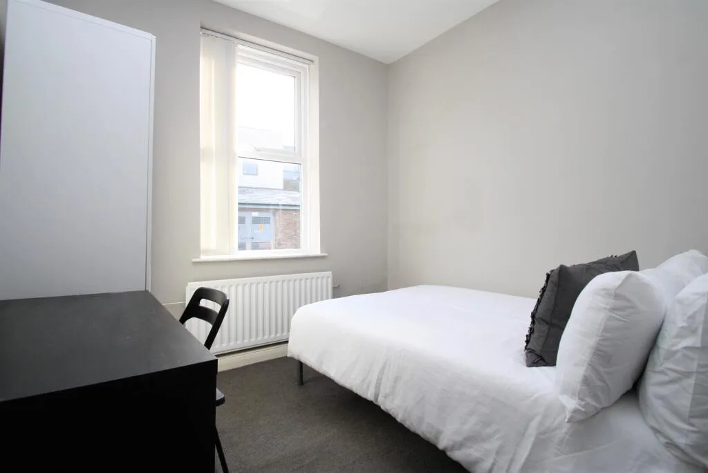 6 bedroom terraced house for rent