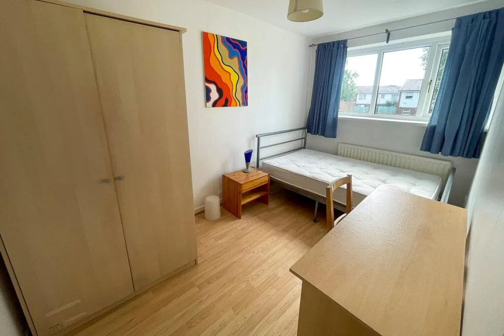 5 bedroom semi-detached house for rent