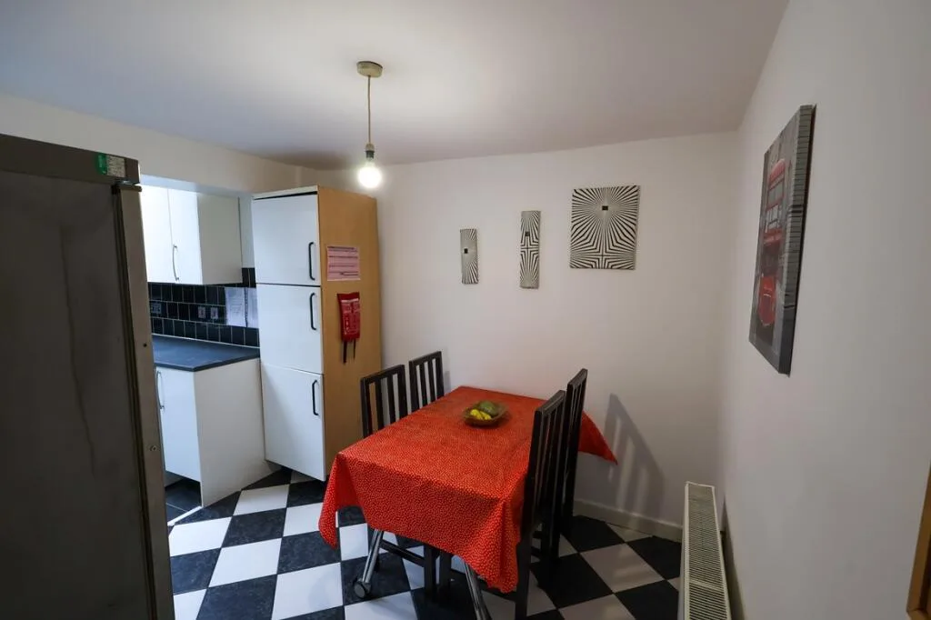 5 bedroom semi-detached house for rent