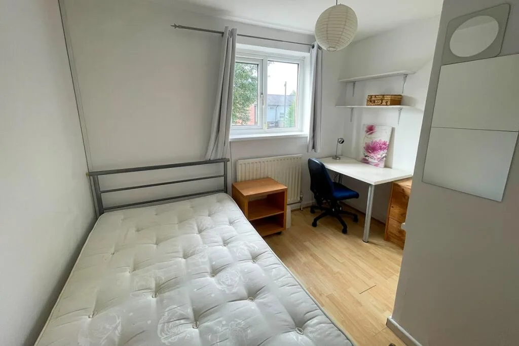 5 bedroom semi-detached house for rent