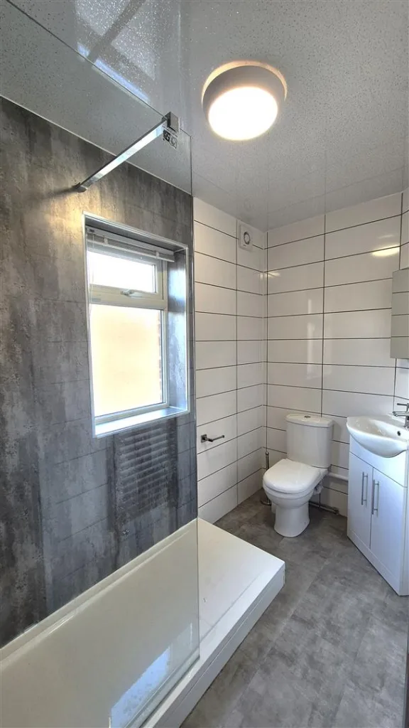 5 bedroom end of terrace house for rent