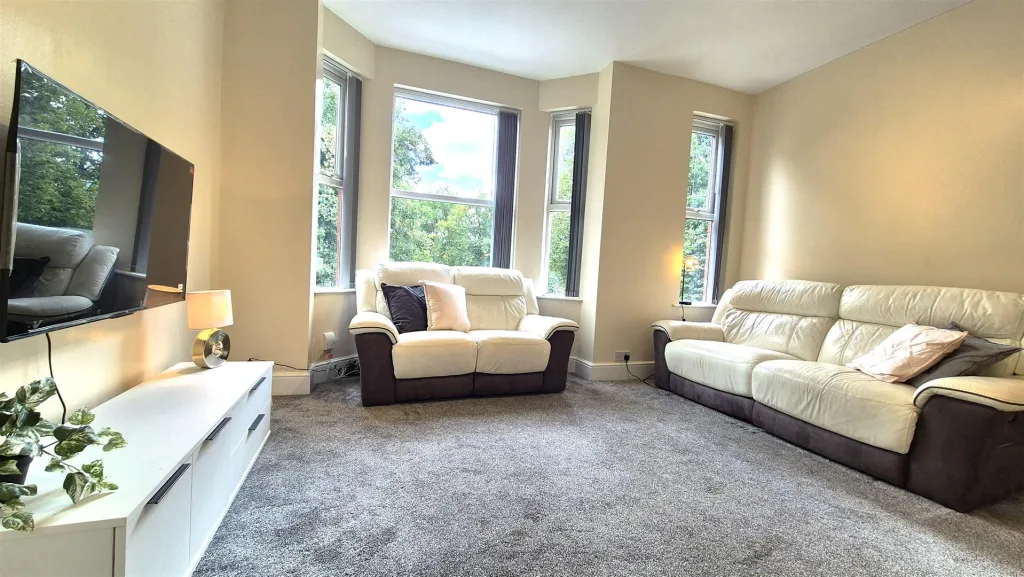 5 bedroom end of terrace house for rent