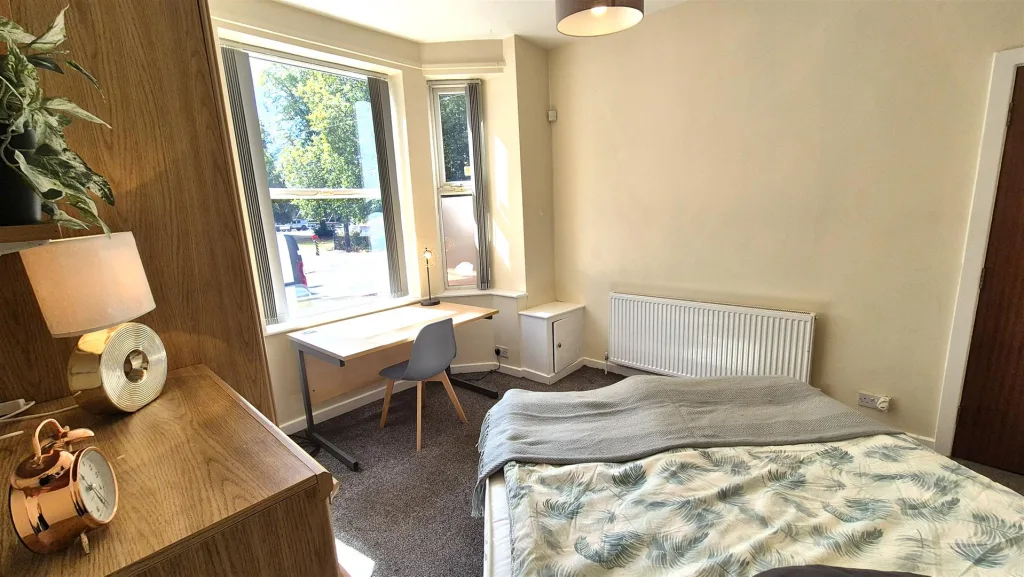 5 bedroom end of terrace house for rent