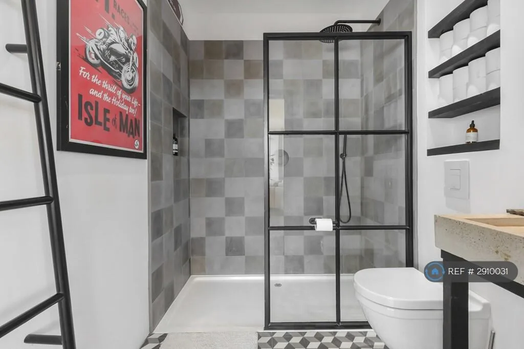 2 bedroom penthouse for rent