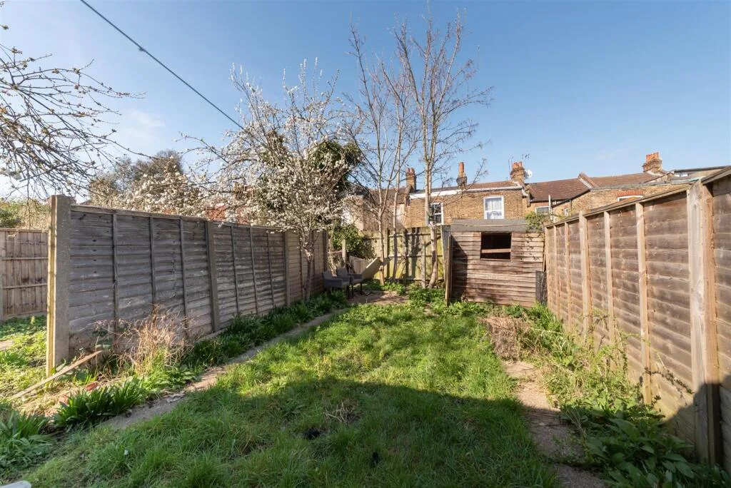 2 bedroom ground floor flat for rent