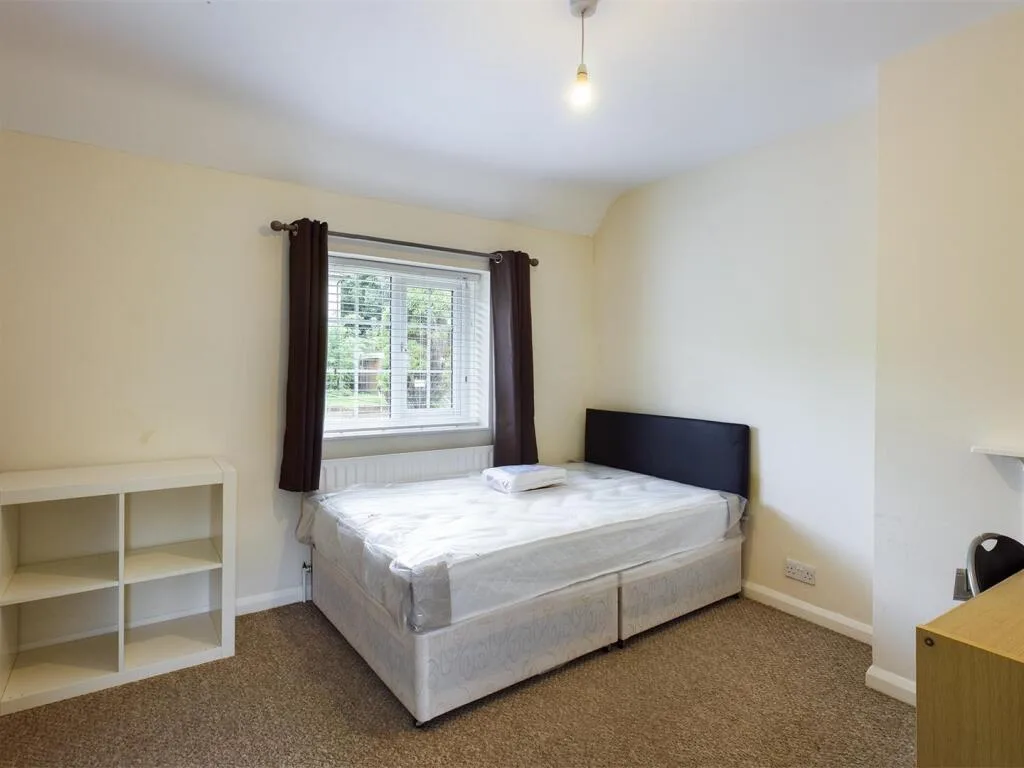 4 bedroom semi-detached house for rent