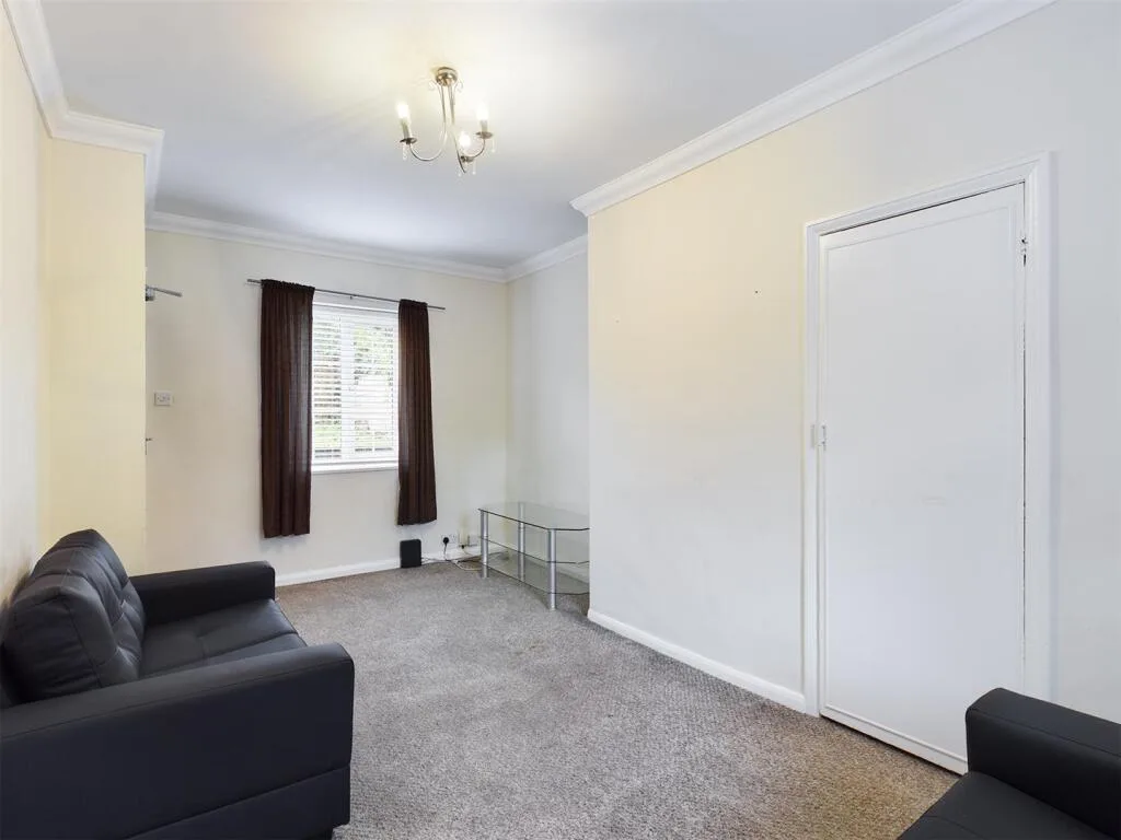 4 bedroom semi-detached house for rent
