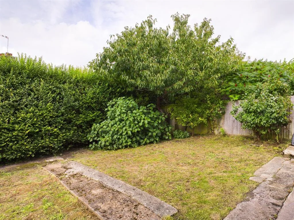 4 bedroom semi-detached house for rent