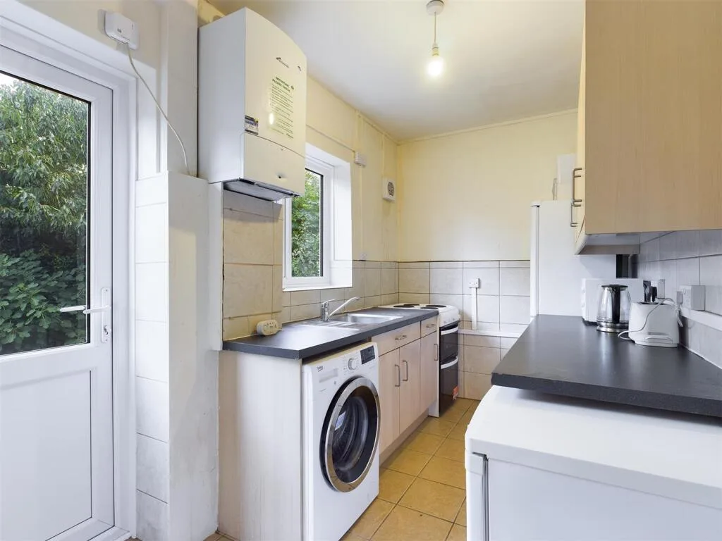 4 bedroom semi-detached house for rent