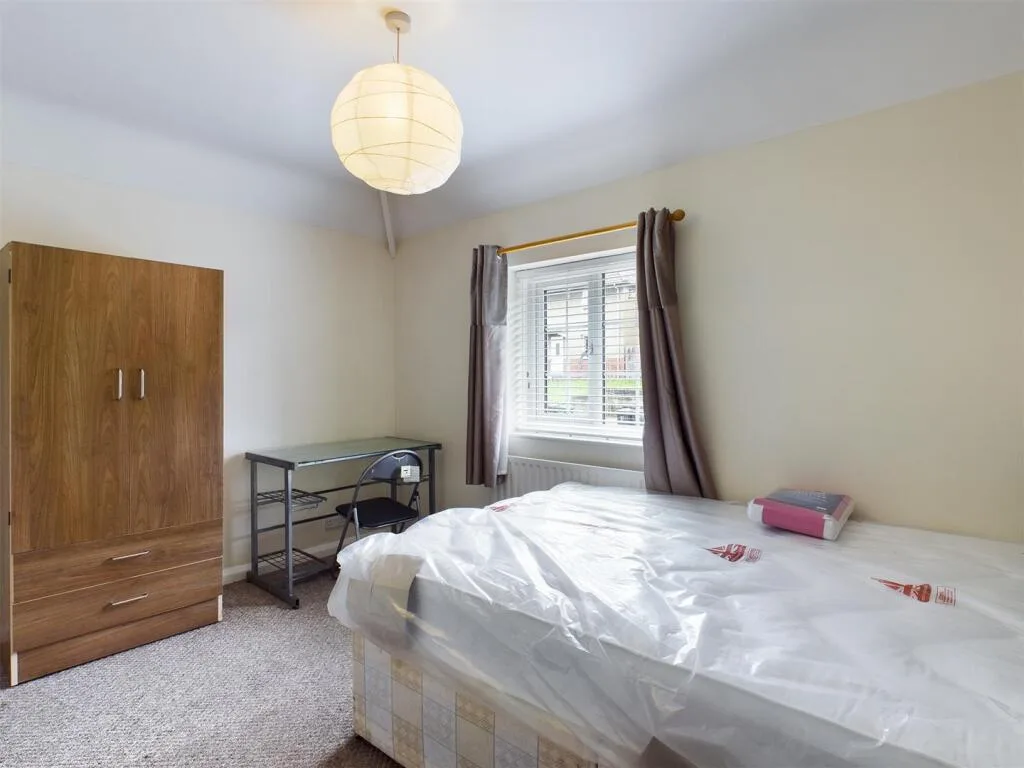 4 bedroom semi-detached house for rent