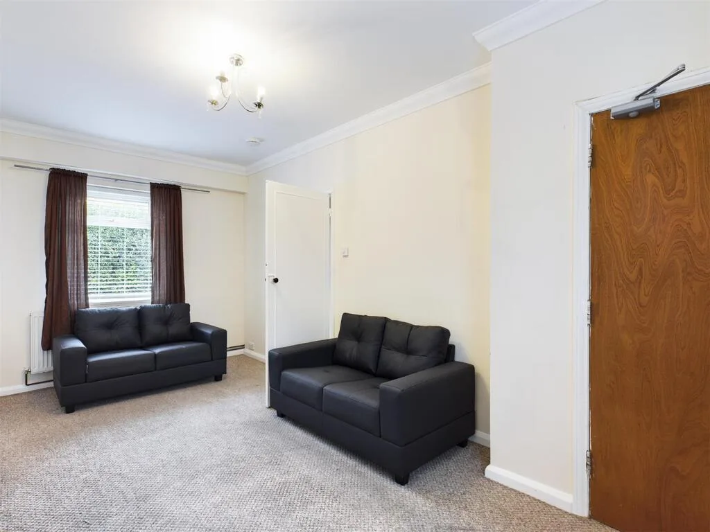 4 bedroom semi-detached house for rent