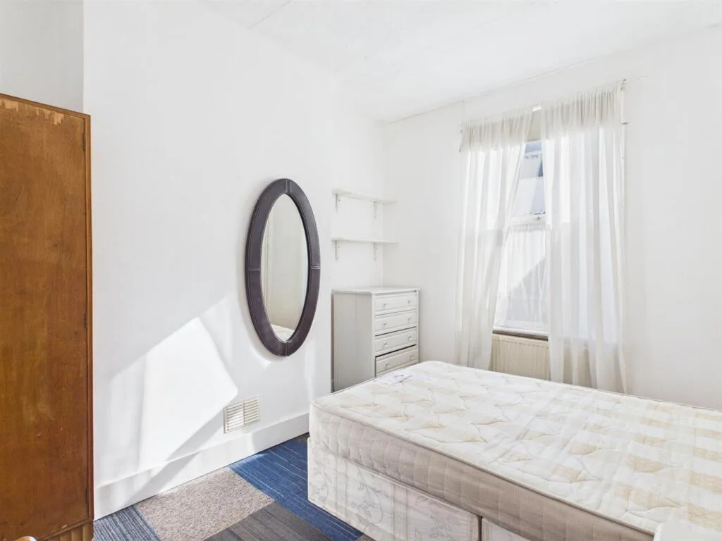5 bedroom terraced house for rent