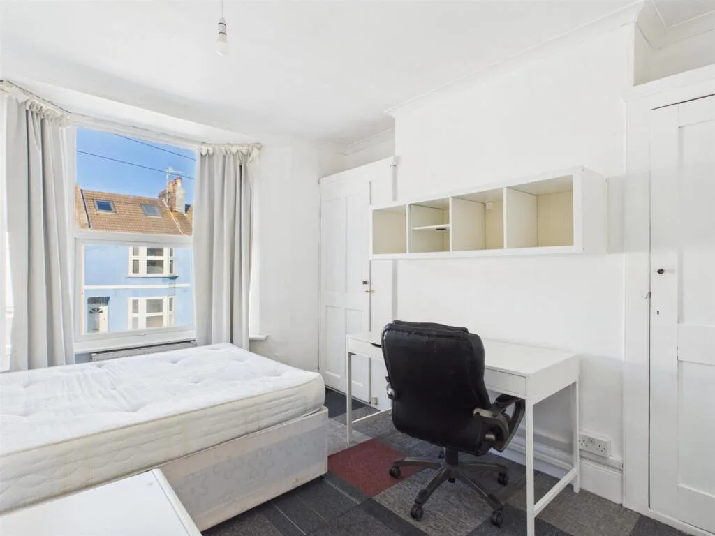5 bedroom terraced house for rent
