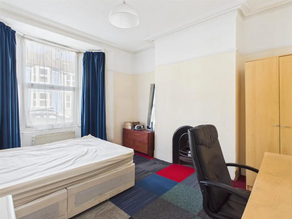 5 bedroom terraced house for rent