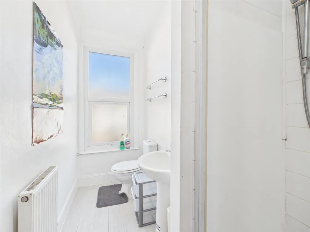 5 bedroom terraced house for rent