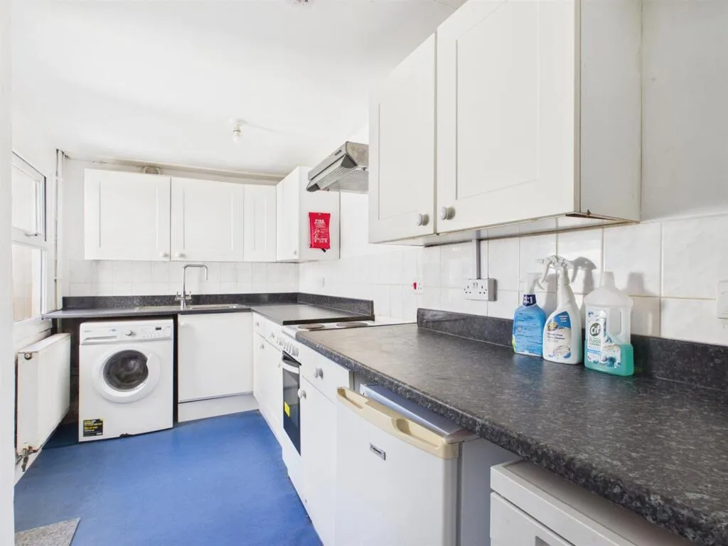 5 bedroom terraced house for rent