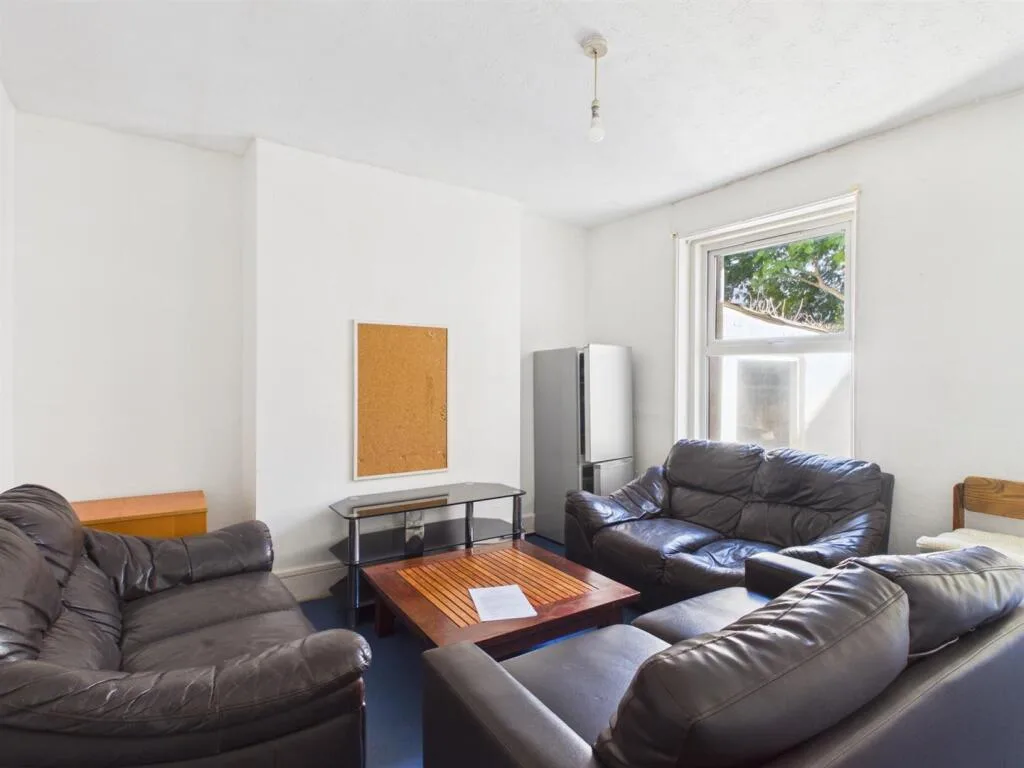 5 bedroom terraced house for rent