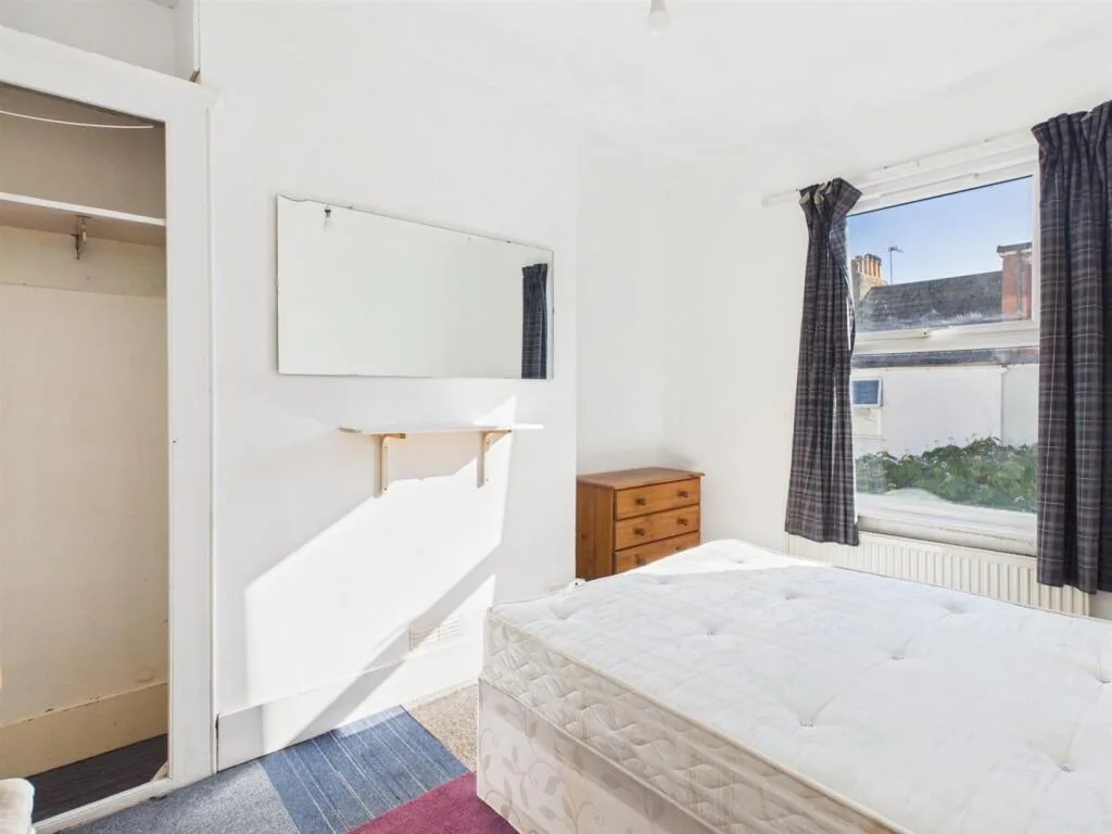 5 bedroom terraced house for rent