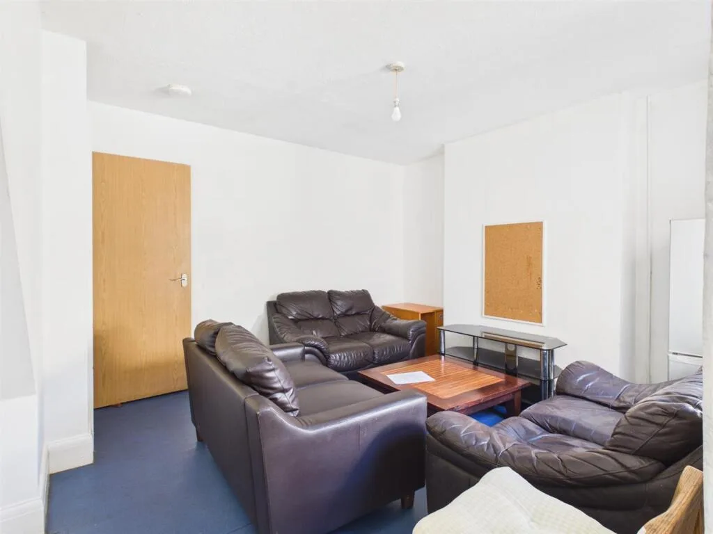 5 bedroom terraced house for rent