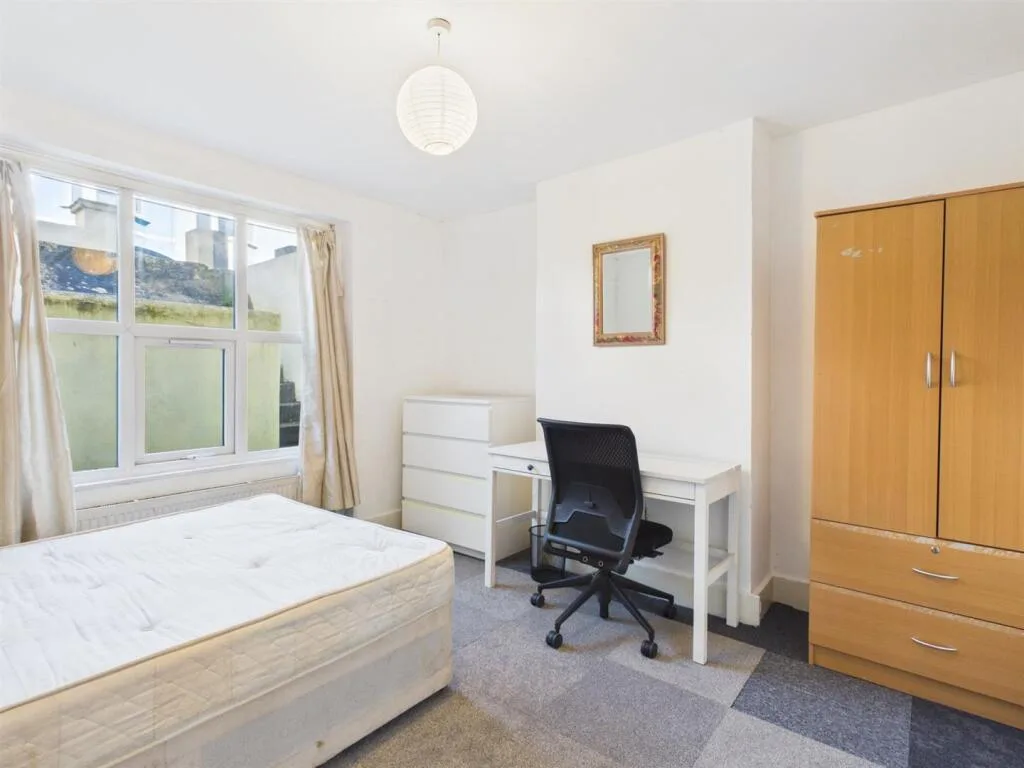 5 bedroom terraced house for rent