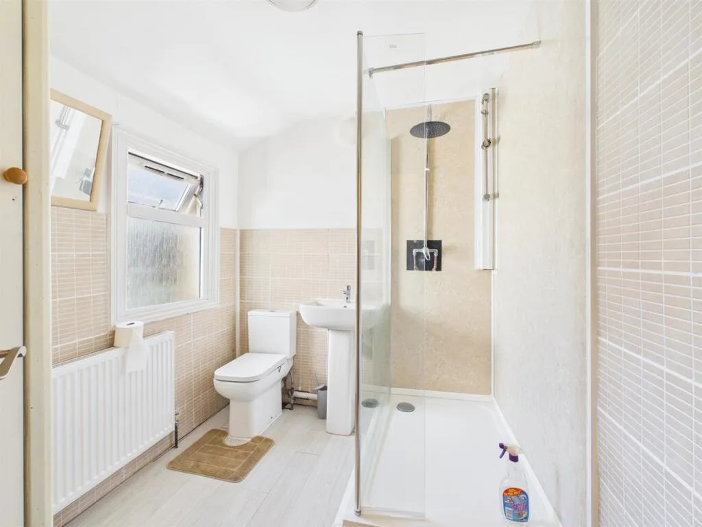 5 bedroom terraced house for rent