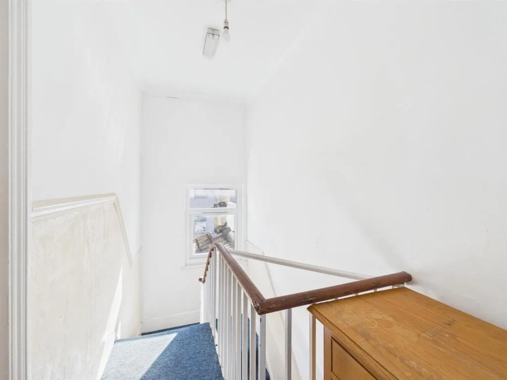 5 bedroom terraced house for rent