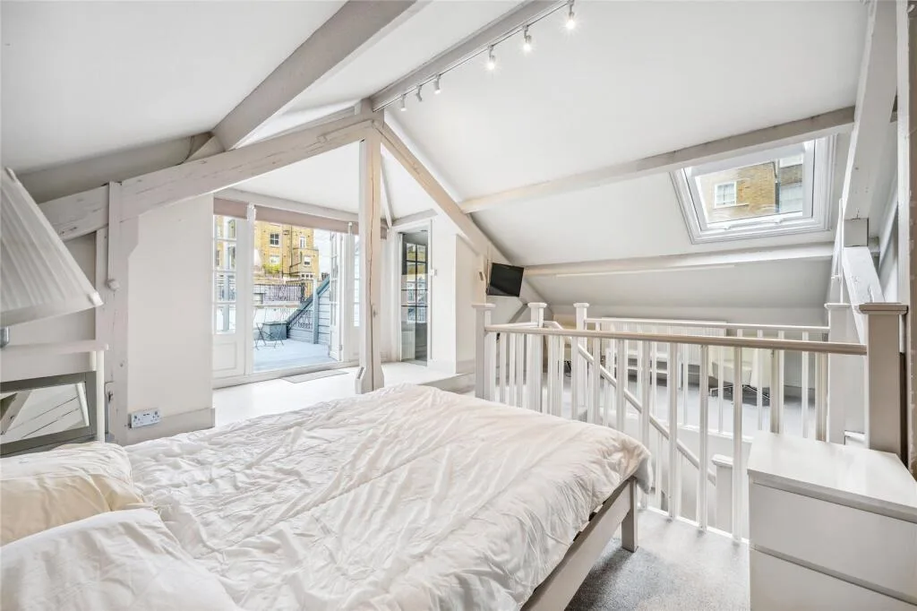 3 bedroom mews property for rent