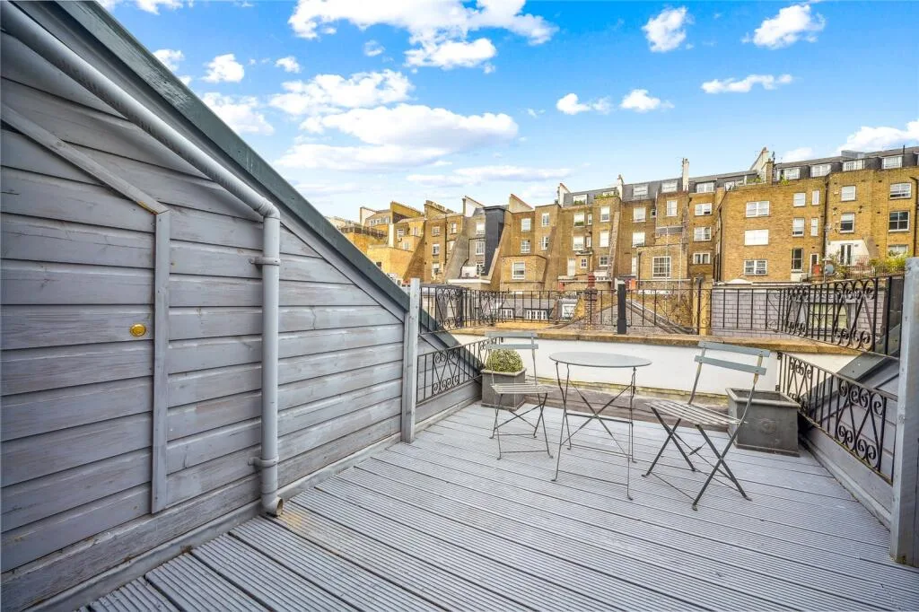 3 bedroom mews property for rent