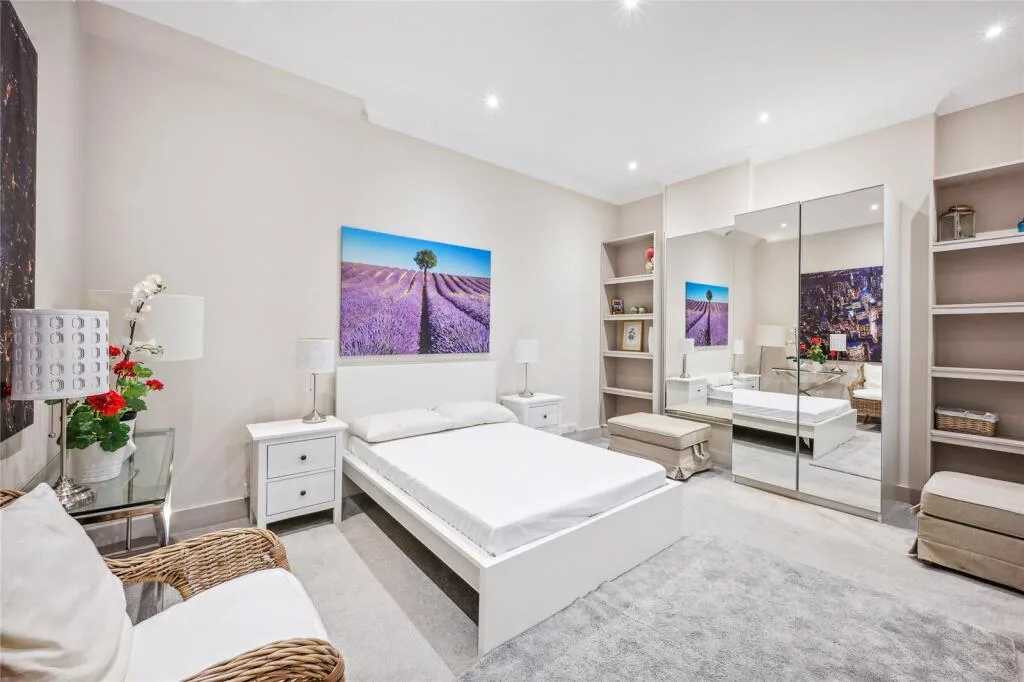 3 bedroom mews property for rent