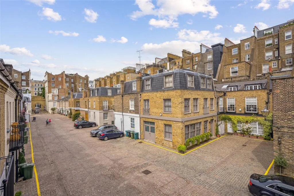3 bedroom mews property for rent