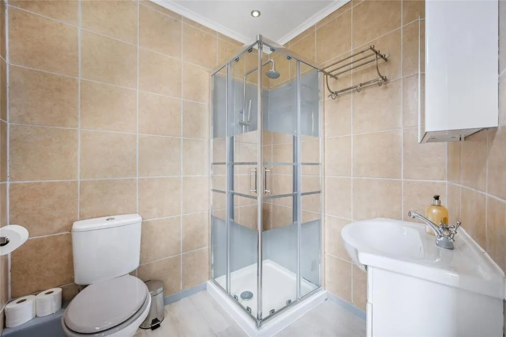 3 bedroom mews property for rent