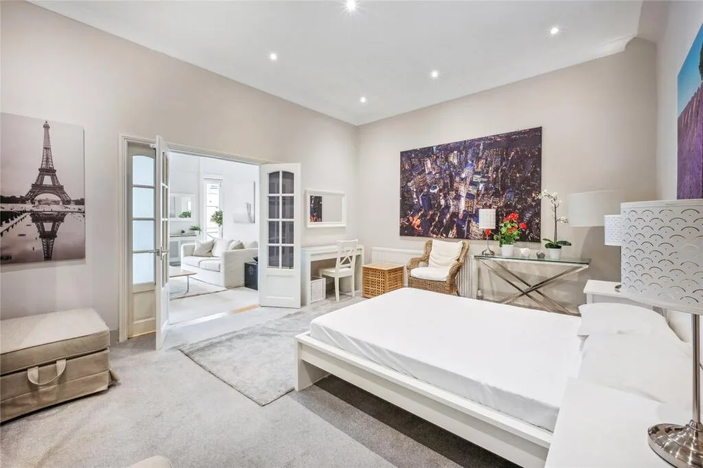3 bedroom mews property for rent