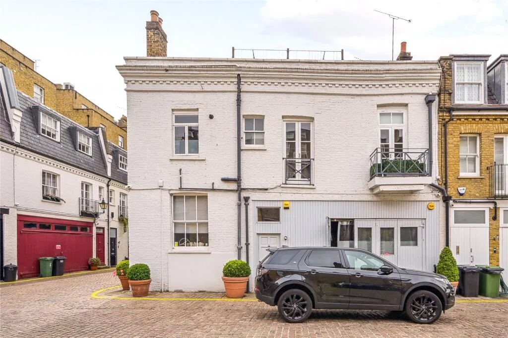 3 bedroom mews property for rent