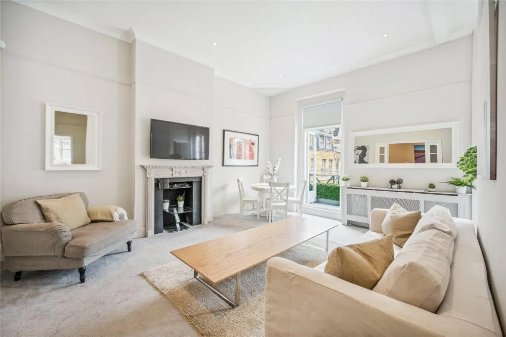3 bedroom mews property for rent