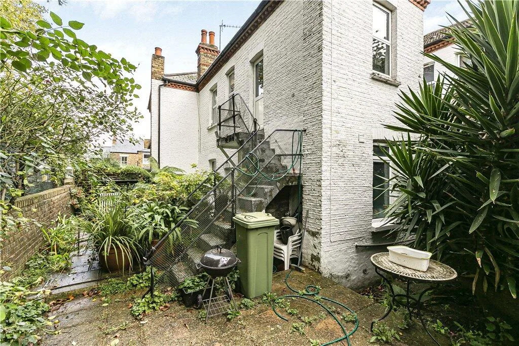 3 bedroom maisonette for rent