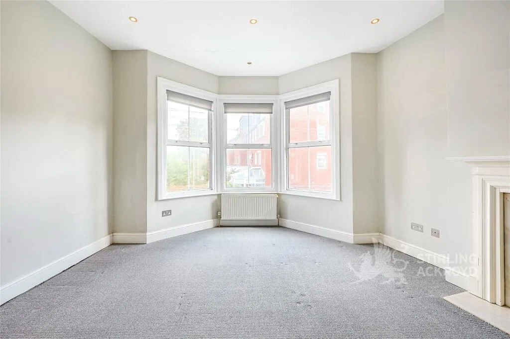 3 bedroom maisonette for rent