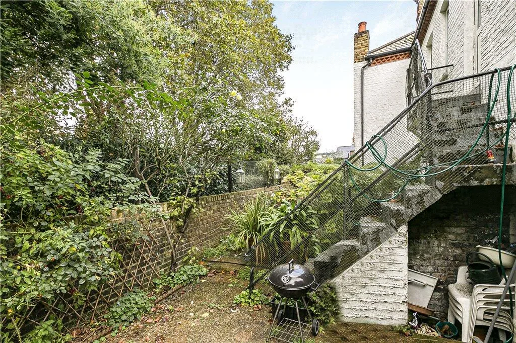 3 bedroom maisonette for rent