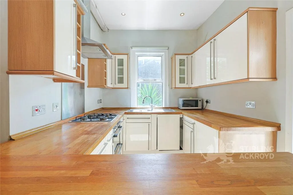 3 bedroom maisonette for rent