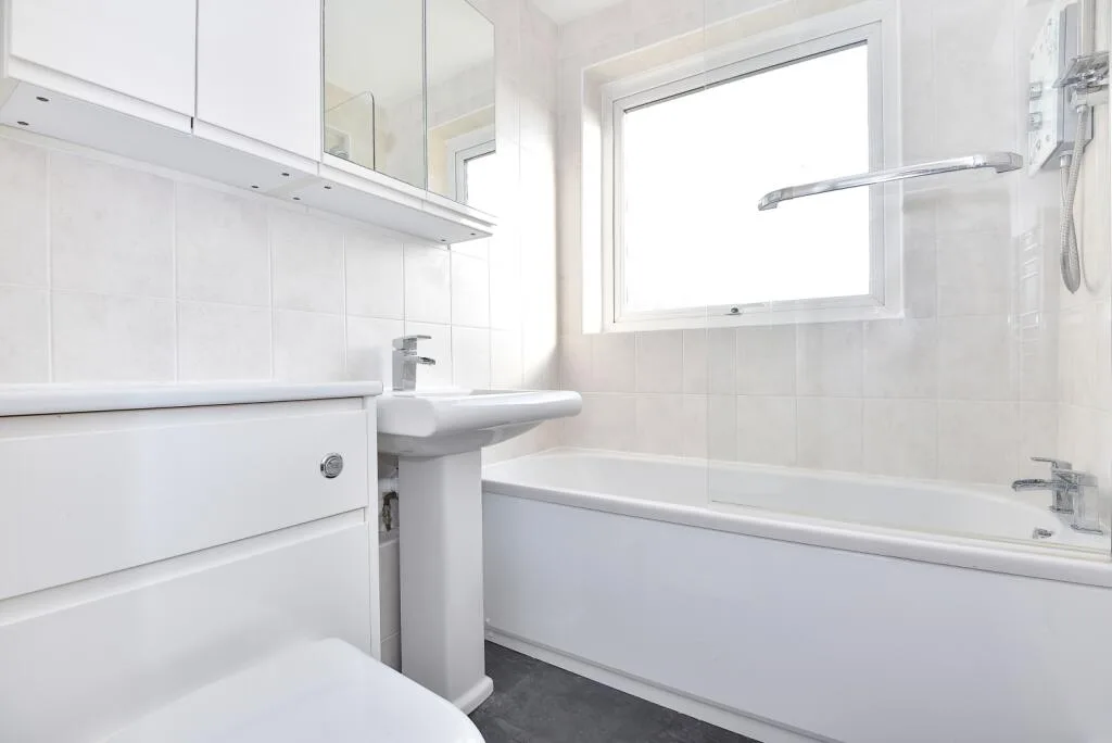 2 bedroom maisonette for rent