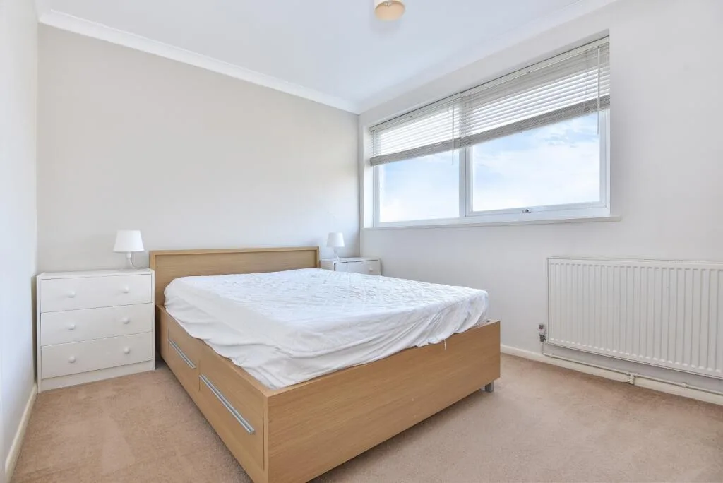2 bedroom maisonette for rent