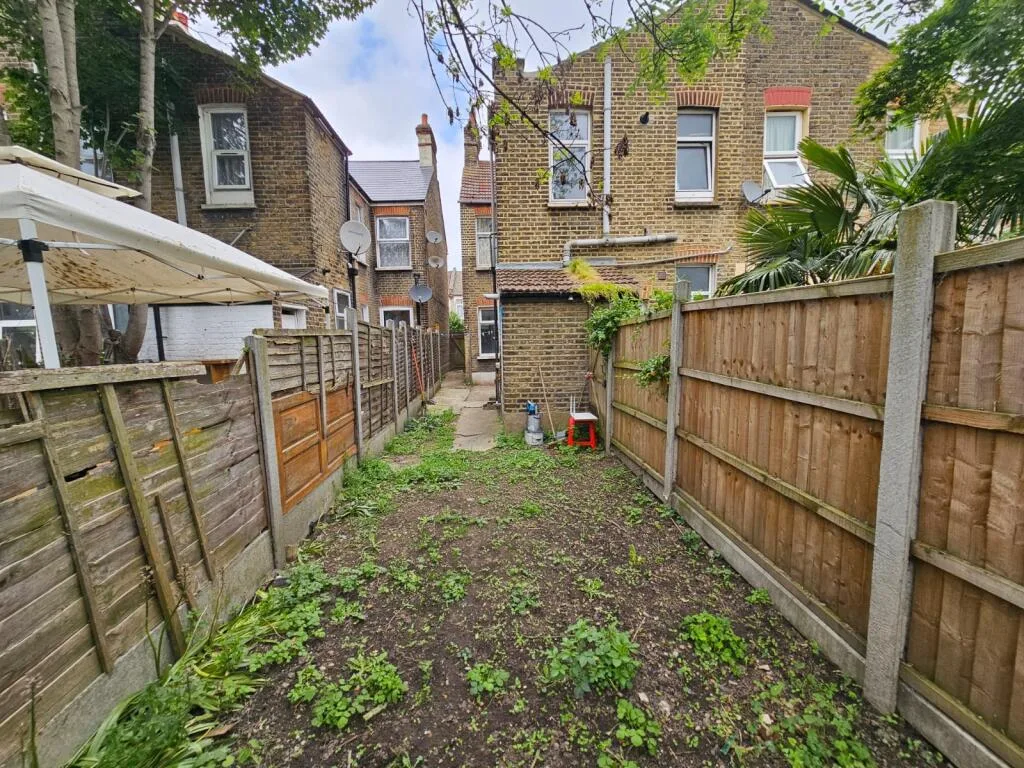2 bedroom ground floor maisonette for rent
