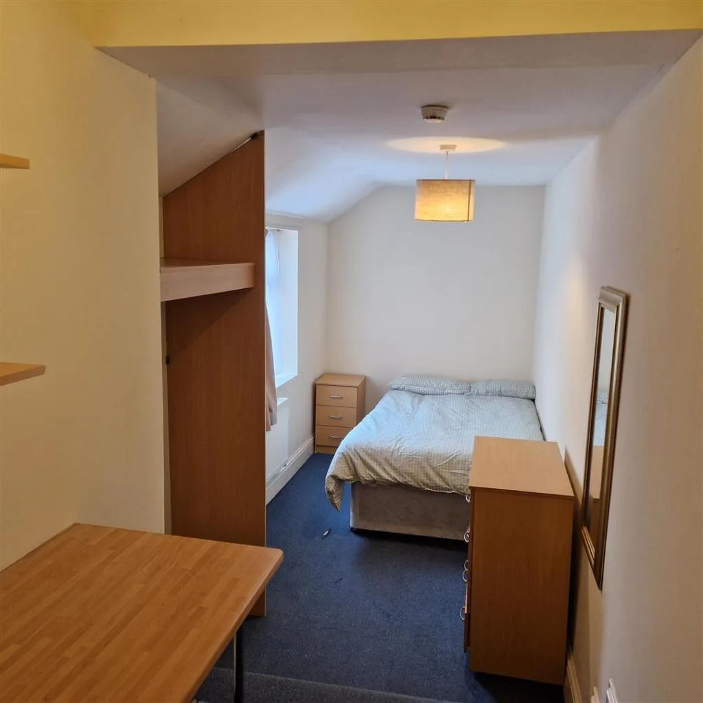 5 bedroom terraced house for rent