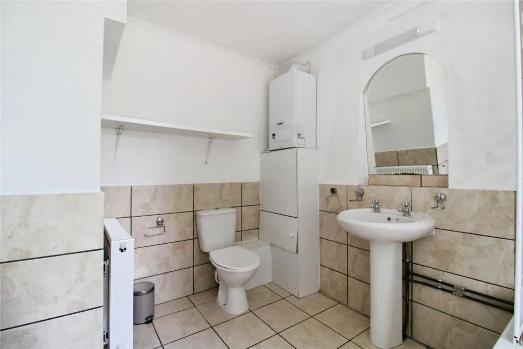 3 bedroom semi-detached house for rent