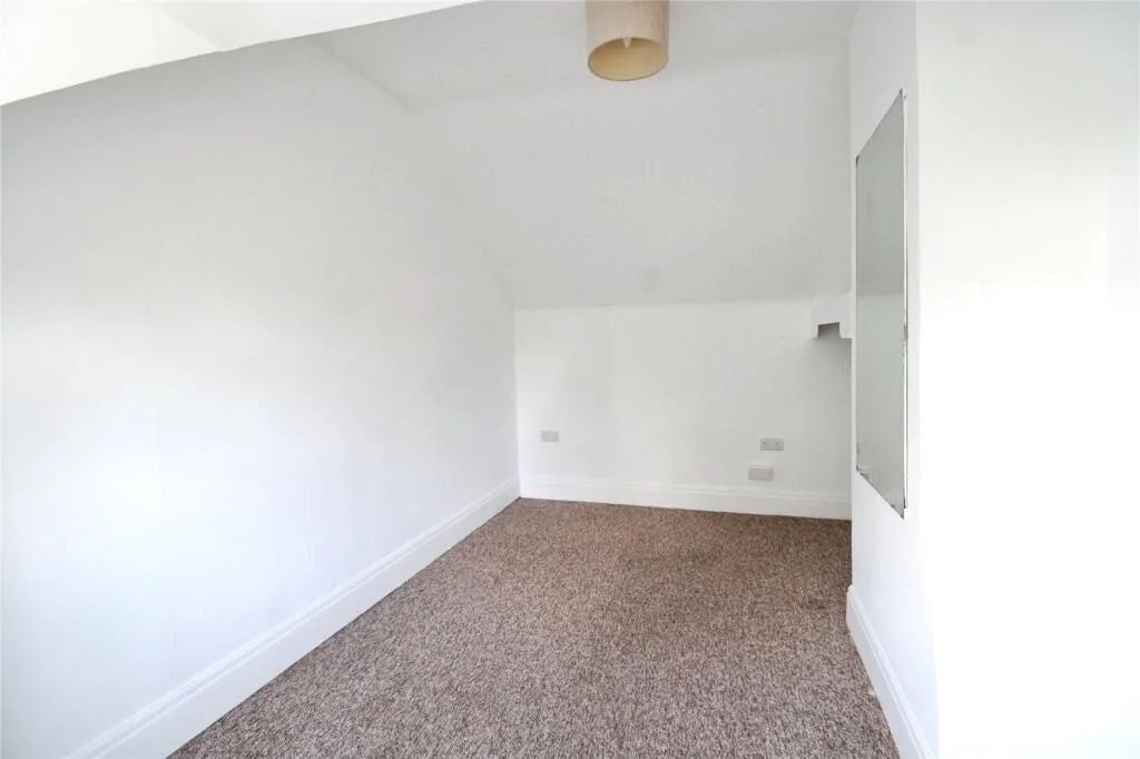3 bedroom semi-detached house for rent
