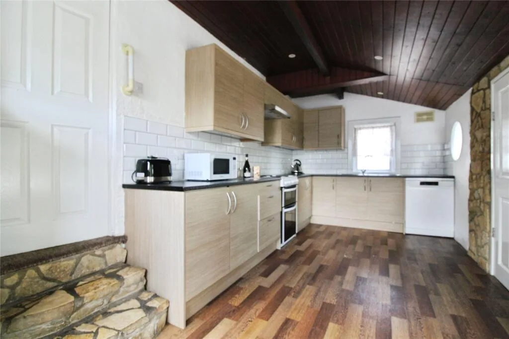3 bedroom semi-detached house for rent