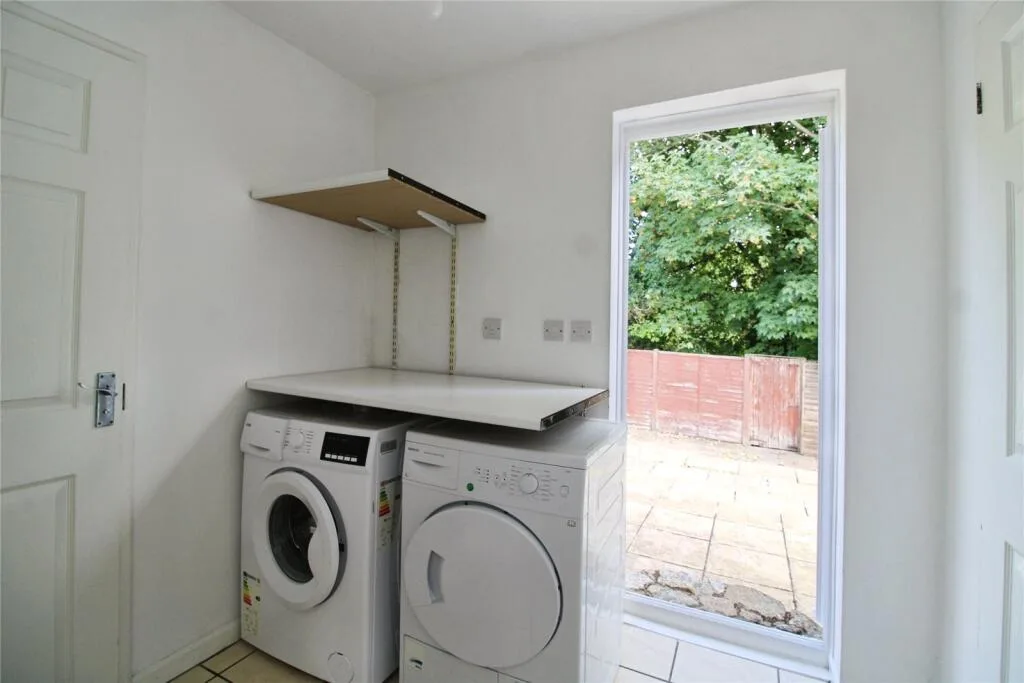 3 bedroom semi-detached house for rent