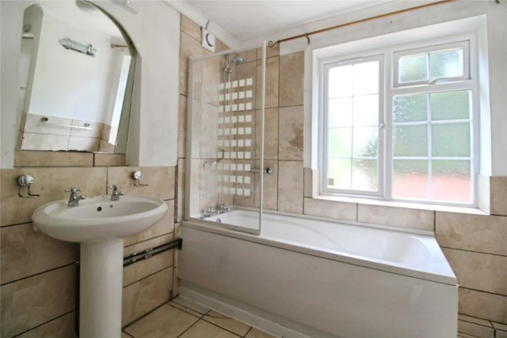 3 bedroom semi-detached house for rent